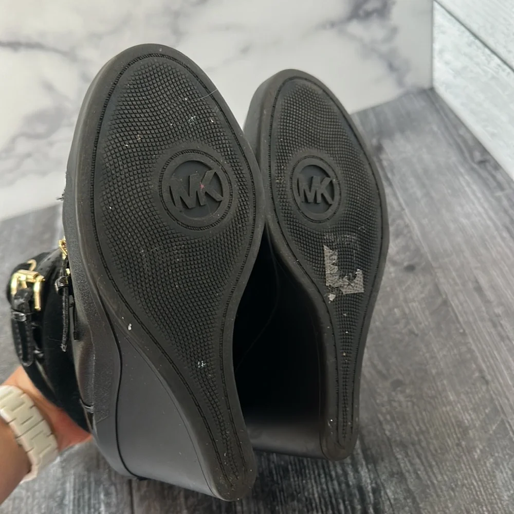 MK MICHEAL KORS black leather and patent leather wedge sneaker 5M - Picture 5 of 6